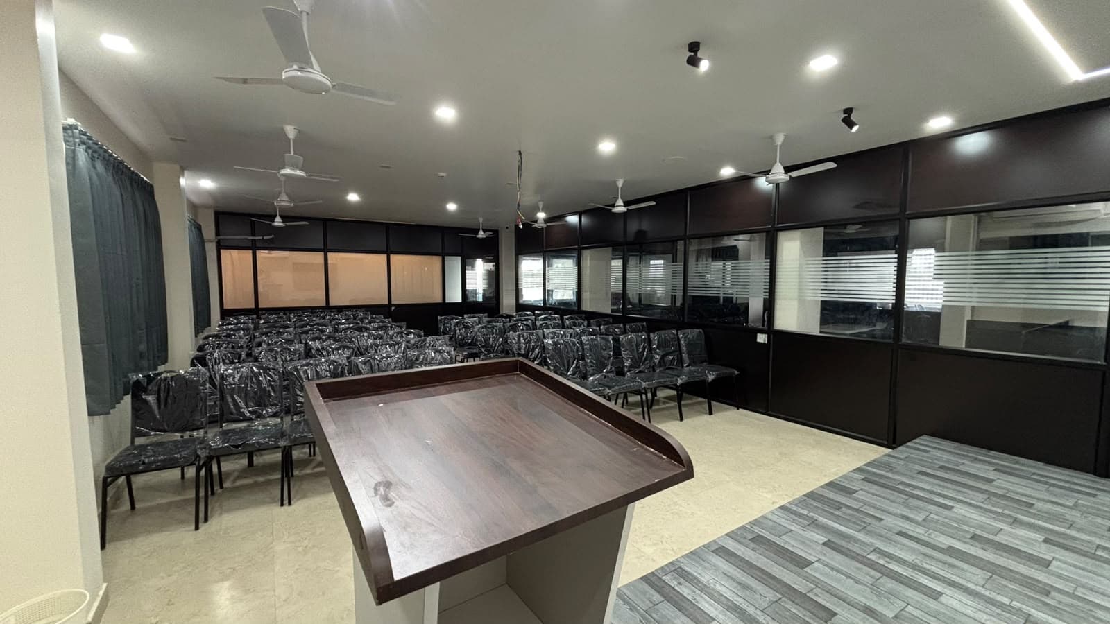 Keynote Speaker Podium & Conference Seating